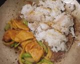 รูปขั้นตอนการทำที่ 4 ของ ข้าวผัดเครื่องแกงไก่