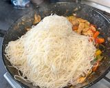 Foto del paso 16 de la receta: Fideos chinos con pollo y verduras