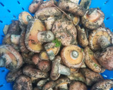 Foto del paso 1 de la receta: Níscalos con patatas🍄