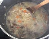 Foto del paso 4 de la receta: Consomé con fideos maní y champiñones