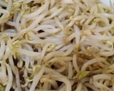 Foto langkah ke 4 dari resep Kongnamul (Korean Style Bean Sprout).