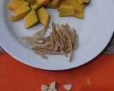 Foto langkah ke 1 dari resep Tumis Labu Kuning Teri.