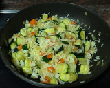 Foto del paso 3 de la receta: Arroz con zanahoria y calabacín