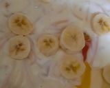 A picture of step 4 of Fruit trifle.