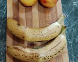 Foto del passaggio 1 della ricetta Frullato alle pesche e banane