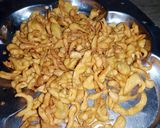 A picture of step 4 of Dahi bhaliyan buhat asan.