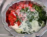 Une image de l'étape 7 de Salade marinée de concombre et tomates à la coriandre.