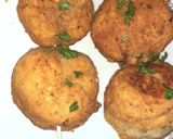 A picture of step 6 of Chicken balls.