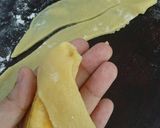 Foto langkah ke 4 dari resep Molen pisang tampa alat pengiling.