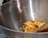 Foto langkah ke 4 dari resep Butter Rice & Scramble Egg.