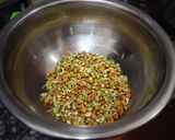 A picture of step 1 of Mung bean sprout salad.