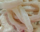 Gambar langkah 1 resipi Sotong Ring Celup Tepung.