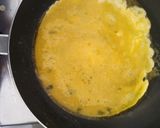 Foto langkah ke 3 dari resep Scrambled Egg with Bread Toast.