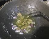 Foto langkah ke 2 dari resep Sayur wortel telor orak arik.