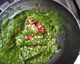 A picture of step 5 of Lasooni palak.