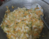 Foto langkah ke 2 dari resep Risoles segitiga dan cara melipatnya.