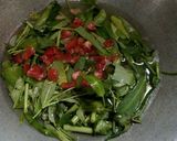 Foto langkah ke 3 dari resep Tumis kangkung daging.