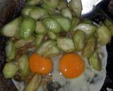 รูปขั้นตอนการทำที่ 3 ของ บวบผัดเต้าหู้ไข่