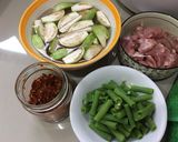 รูปขั้นตอนการทำที่ 1 ของ ผัดพริกแกงหมู