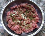 Foto del paso 2 de la receta: Hamburguesas caseras a la chapa