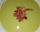 Zöldborsókrémleves pirított baconnel recept fázis 4 fotója