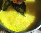 Foto langkah ke 4 dari resep Ayam Goreng Kremes.