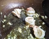 รูปขั้นตอนการทำที่ 2 ของ ข้าวผัดสับปะรด​กุ้งสด
