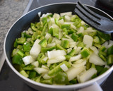 Foto del paso 1 de la receta: Pencas rellenas con salsa de pimiento verde