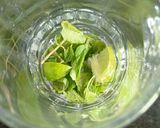 A picture of step 1 of Virgin Mojito.