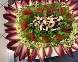 Une image de l'étape 13 de Salade composée multicolore (céleri,tomates,courgette,oignon,radis,concombre,champignons,endives).