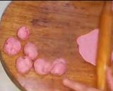 A picture of step 2 of Steamed rose buns.