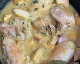 Foto del paso 3 de la receta: Pollo al ajillo (contramuslos y pechuga)