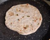 A picture of step 7 of Pizza parantha.