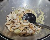 Foto langkah ke 2 dari resep Creamy Mushroom Sauce🍄‍🟫🍕🥩🥗🍝😋.