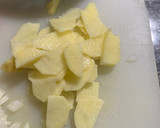 Foto del paso 2 de la receta: Tortilla de patata con calabacín y ajos tiernos