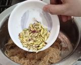 A picture of step 3 of Dam Wali Saviyan(vermicelli).