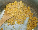 A picture of step 2 of Mango Chutney Chaat.