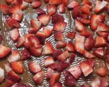 Foto del paso 4 de la receta: Pionono con dulce de leche y frutillas