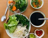 Hình bước làm 5 của món Hủ tiếu sườn - bò viên phô mai