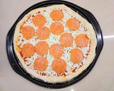 صورة لخطوة 6 من وصفة بيتزا بيبيروني 🍕