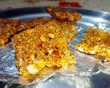 तिल मूंगफली चिक्की (Til mungfali chikki recipe in Hindi) रेसिपी चरण 5 फोटो
