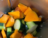 Foto del paso 2 de la receta: Crema de calabaza, calabacín y zanahoria en thermomix para cenar