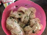 Pollo al limón en cama de verduras