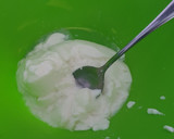 Foto del paso 1 de la receta: Bizcocho de yogur en microondas