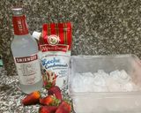 Foto del paso 1 de la receta: Cóctel Fresa Smirnof 🧑🏻‍🍳