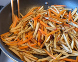 Foto del paso 4 de la receta: Kinpira gobo(きんぴらごぼう) Comida japonesa
