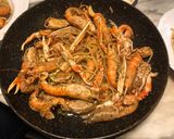 Foto del passaggio 4 della ricetta Scampi alla busara bianca/con pasta