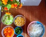 Foto langkah ke 1 dari resep Sup Oyong Sohun.