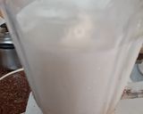 A picture of step 2 of Crunchy Cocktail Shake.