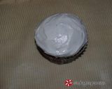 Φωτογραφία βήματος 3 της συνταγής Oreo panda cupcakes